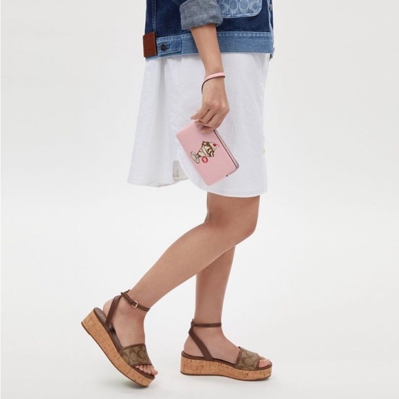 NWT Coach Outlet Corner Zip Wristlet  Sundae Graphic - Picture 3 of 4